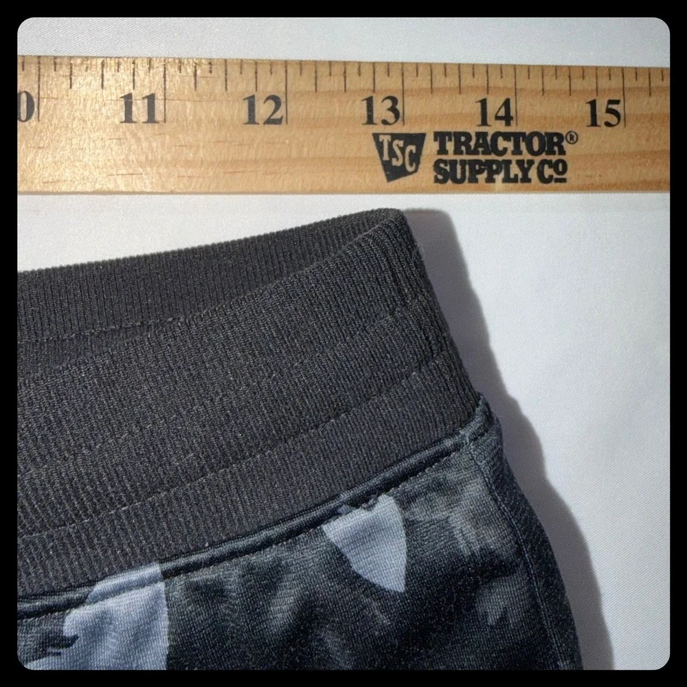 Under Armour Jogger Pants Kids Youth Large YL Black Camo Tapered Leg Athletic